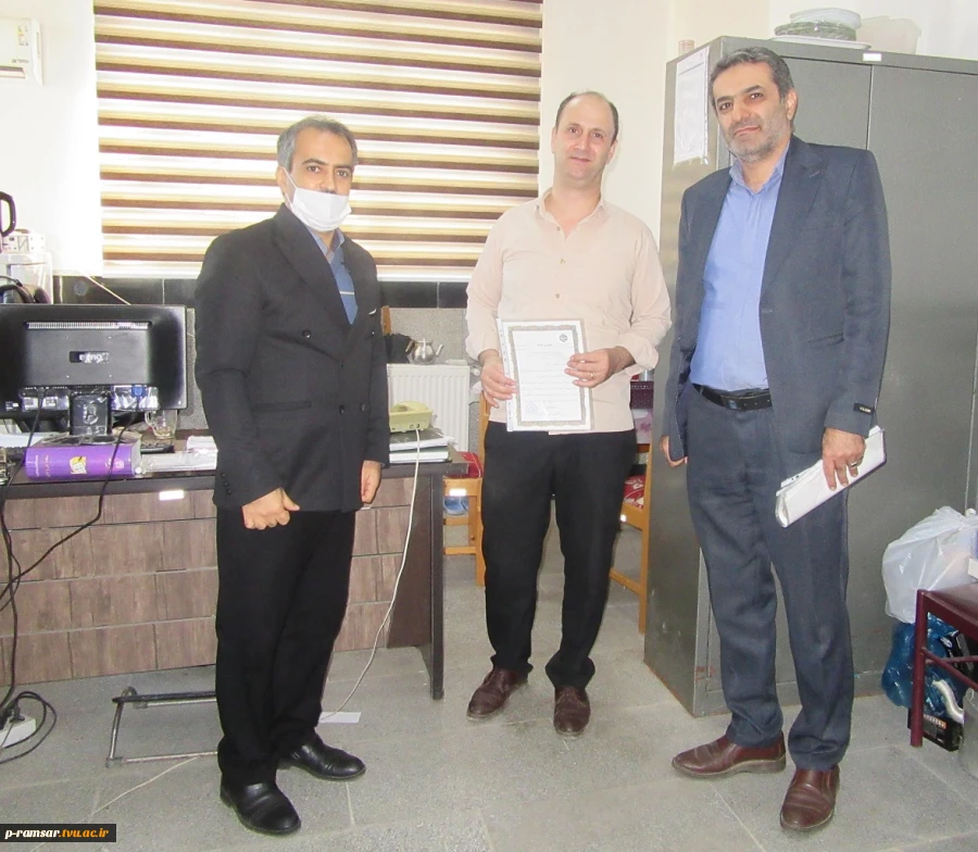 تقدیر از اساتید گروه حسابداری و کارکنان حوزه اداری و مالی به مناسبت 15 آذر؛ روز ملی حسابدار 4