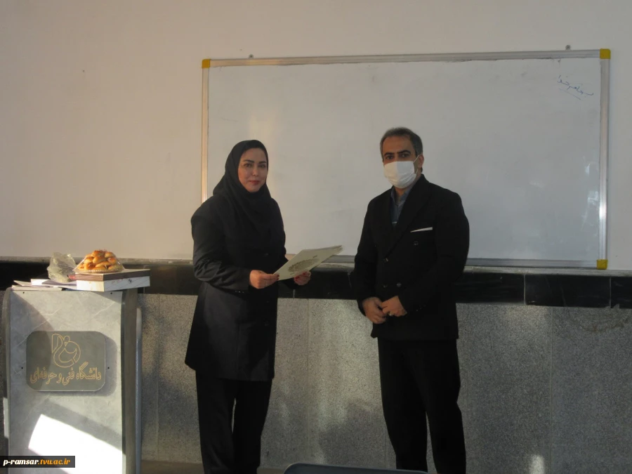 تقدیر از اساتید گروه حسابداری و کارکنان حوزه اداری و مالی به مناسبت 15 آذر؛ روز ملی حسابدار 7